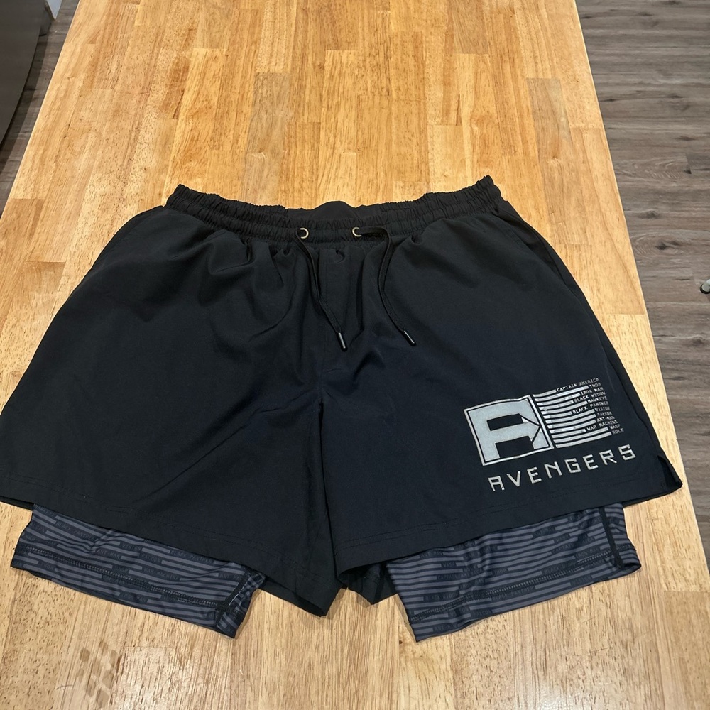 Marvel Avengers Men Activewear Shorts XL Black Lined Logo Workout Gym Trunks
